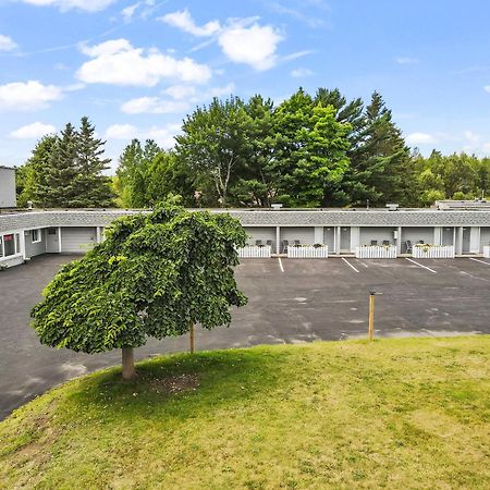 סאולט סאינטה מארי Ambassador Motel מראה חיצוני תמונה