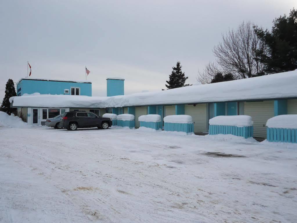 סאולט סאינטה מארי Ambassador Motel מראה חיצוני תמונה