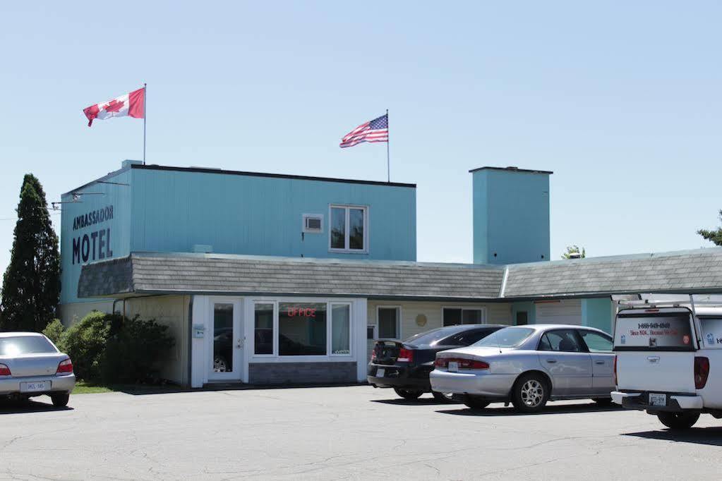 סאולט סאינטה מארי Ambassador Motel מראה חיצוני תמונה